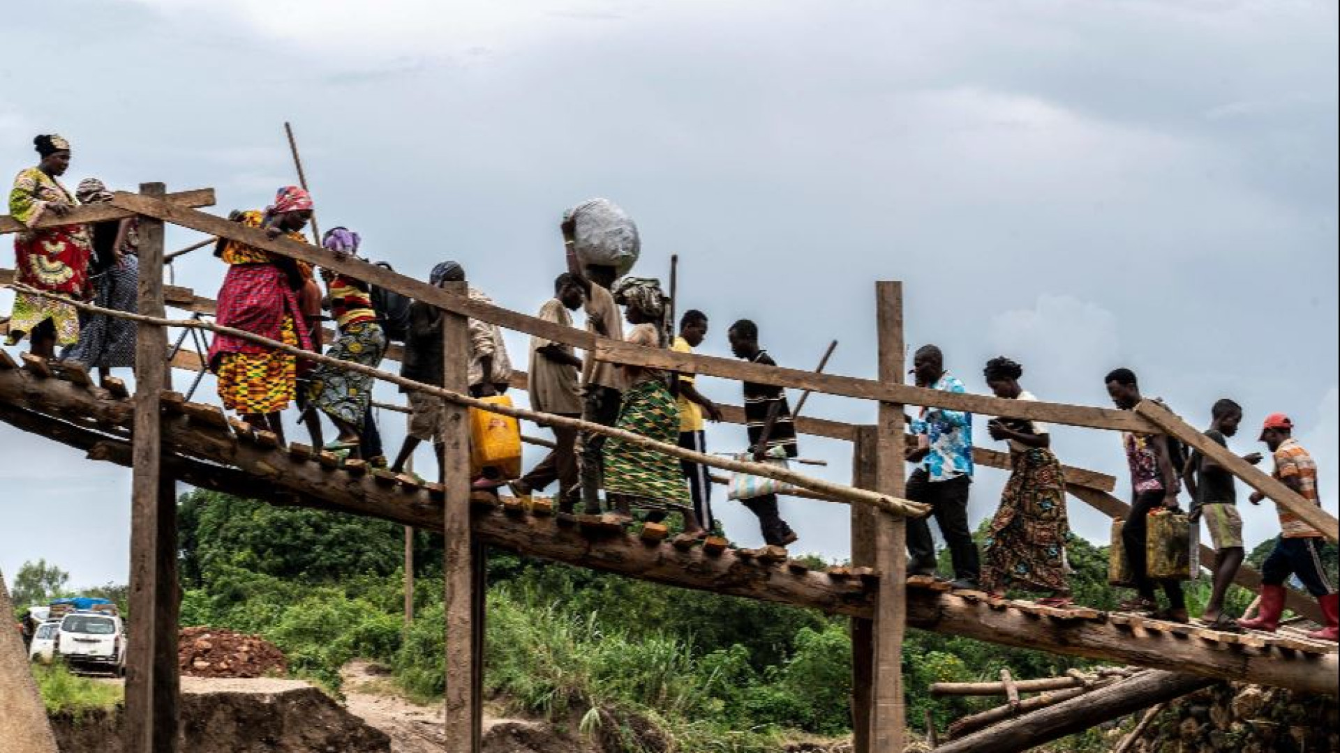 Immagine di Attacchi dei ribelli nell'est del Congo: altri centomila sfollati