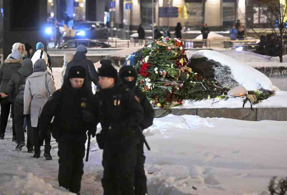 La polizia bussa alla porta di chi ha partecipato al funerale di Navalny
