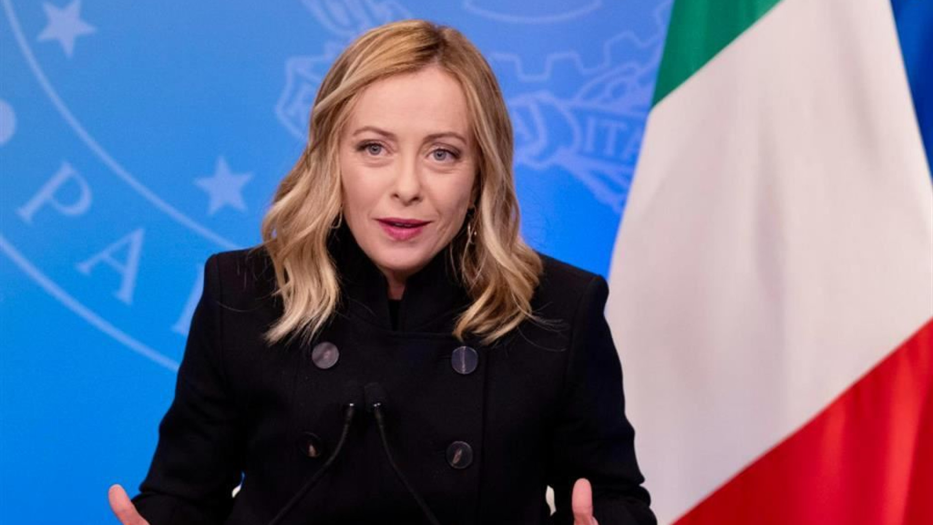 Immagine di Meloni chiama in causa De Benedetti e il Pd