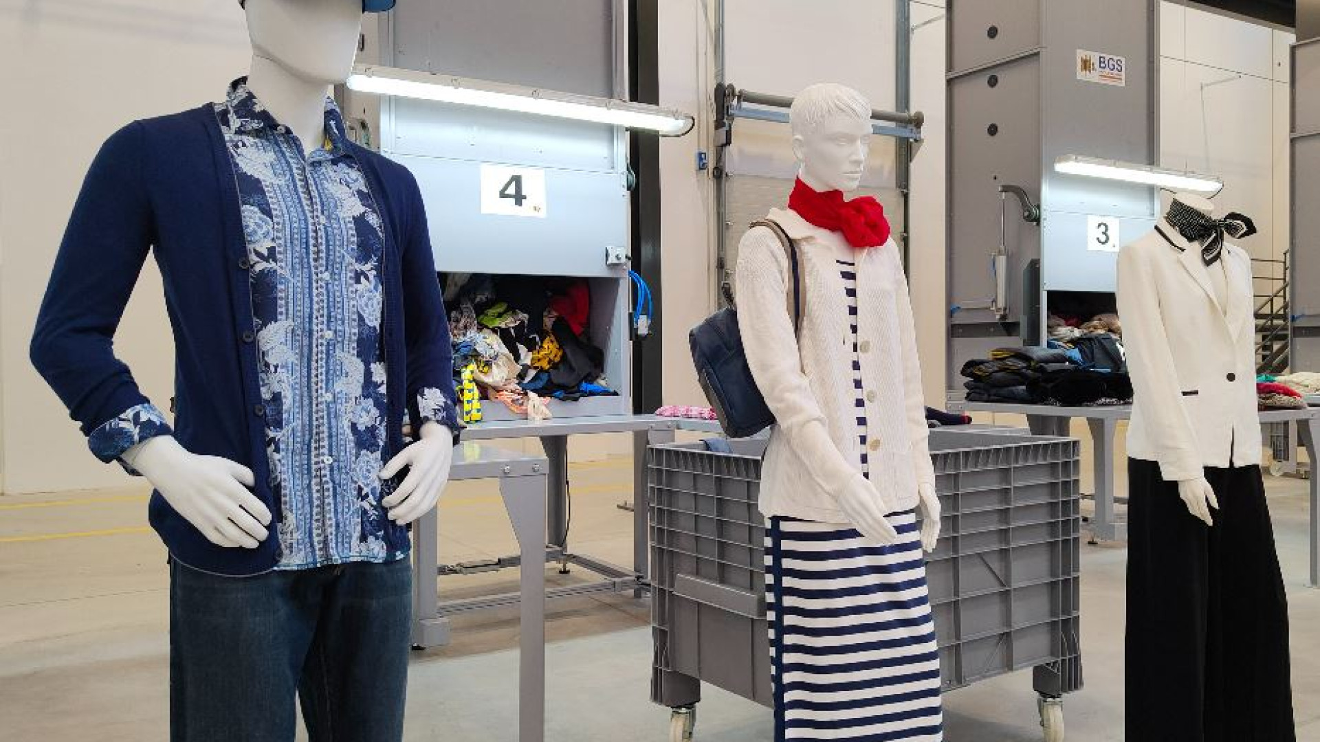 Immagine di Nel nuovo maxi impianto che ricicla i vestiti usati e restituisce dignità