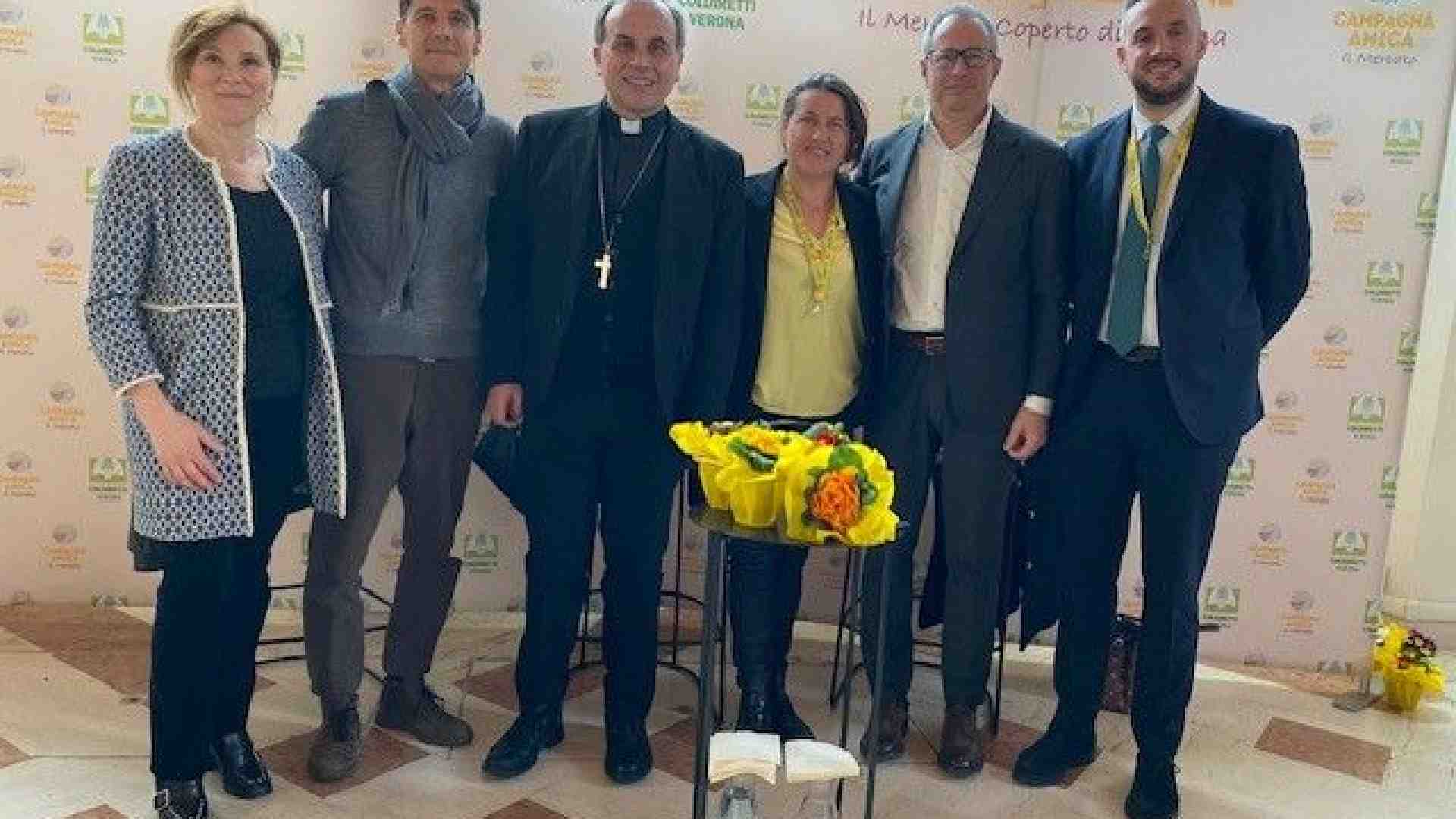 Immagine di Il vescovo Domenico in visita al movimento Donne Impresa per l'8 marzo