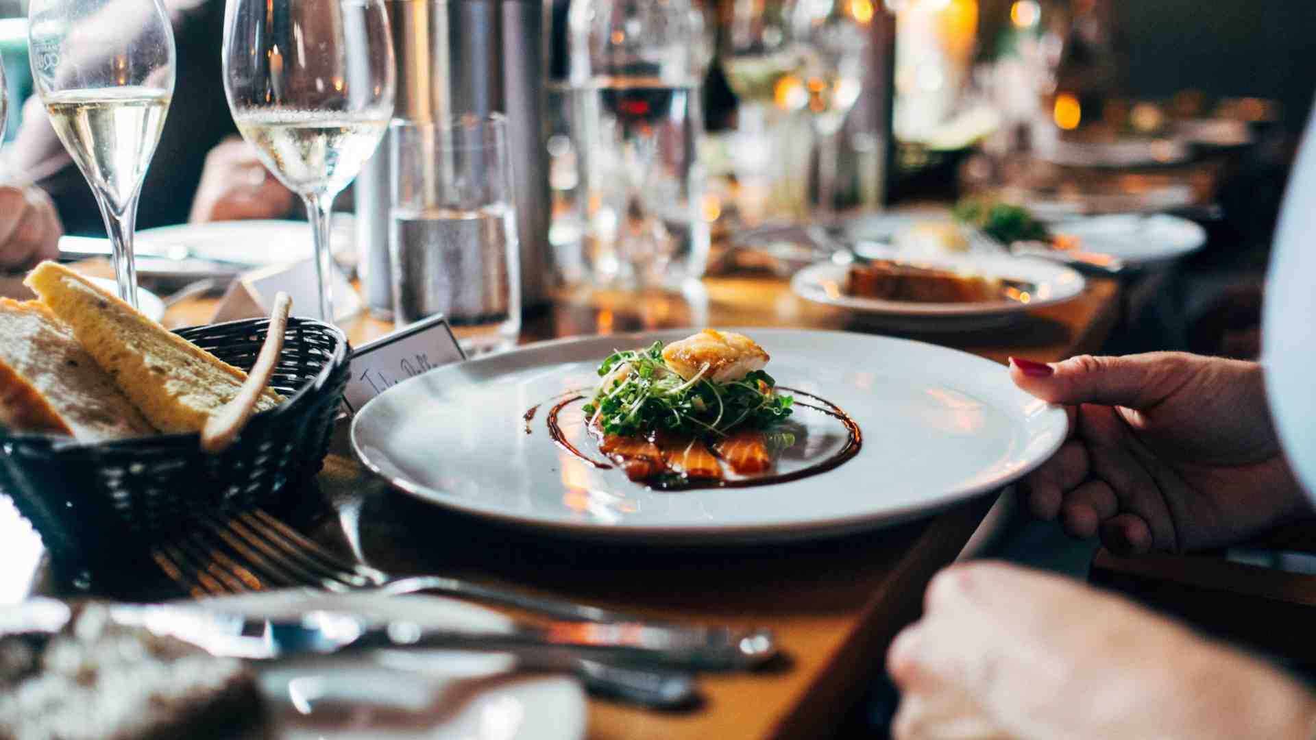 Immagine di Cosa significa tornare uomini, al ristorante