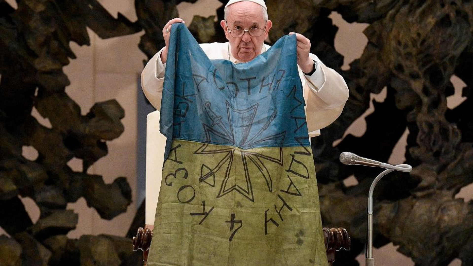 Immagine di La forza del negoziato e le parole del Papa. Cosa significa “bandiera bianca”
