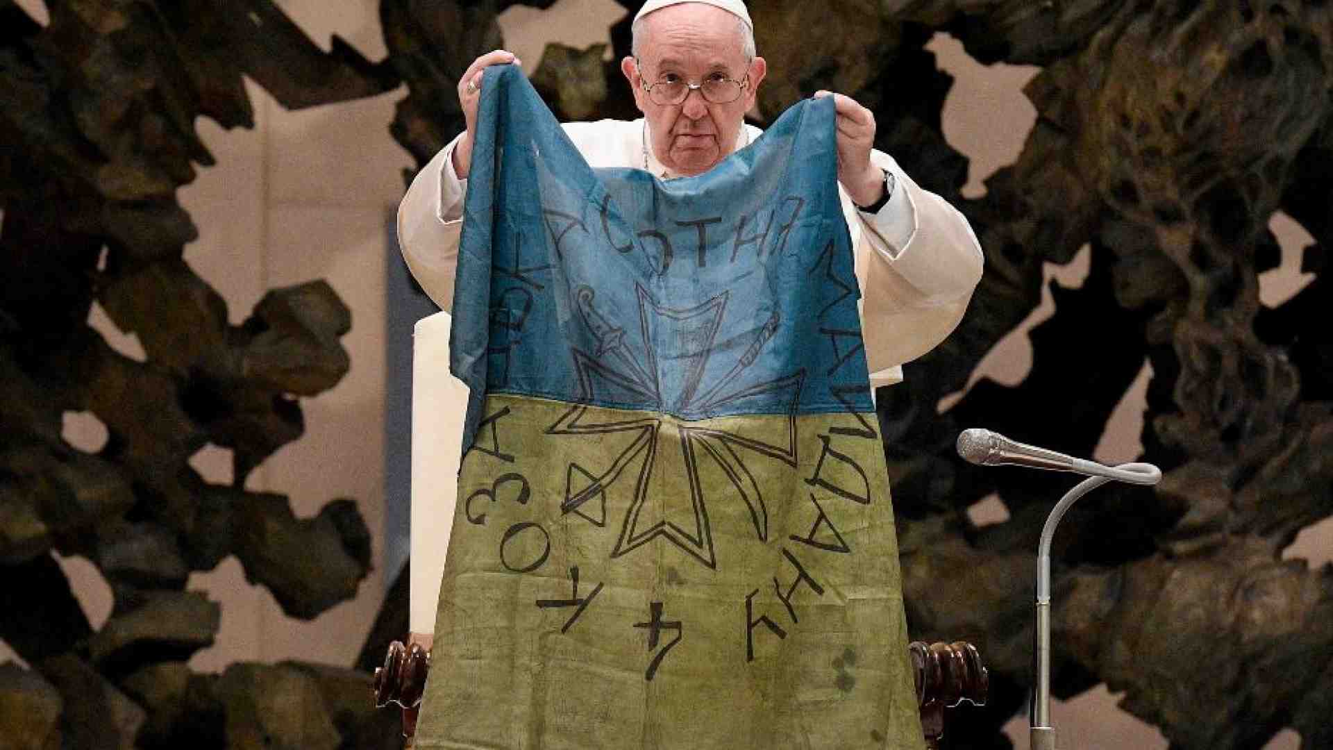 Immagine di La forza del negoziato e le parole del Papa. Cosa significa “bandiera bianca”