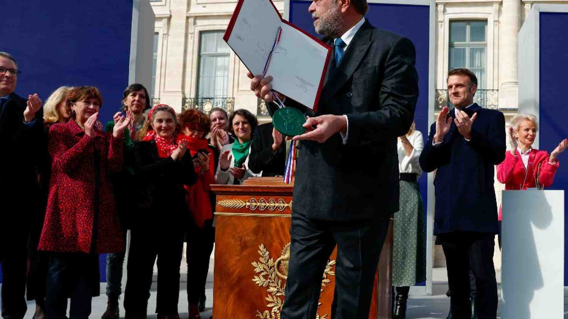 Immagine di Perché l’Eliseo insegue le sirene libertarie. E punta su aborto e fine vita