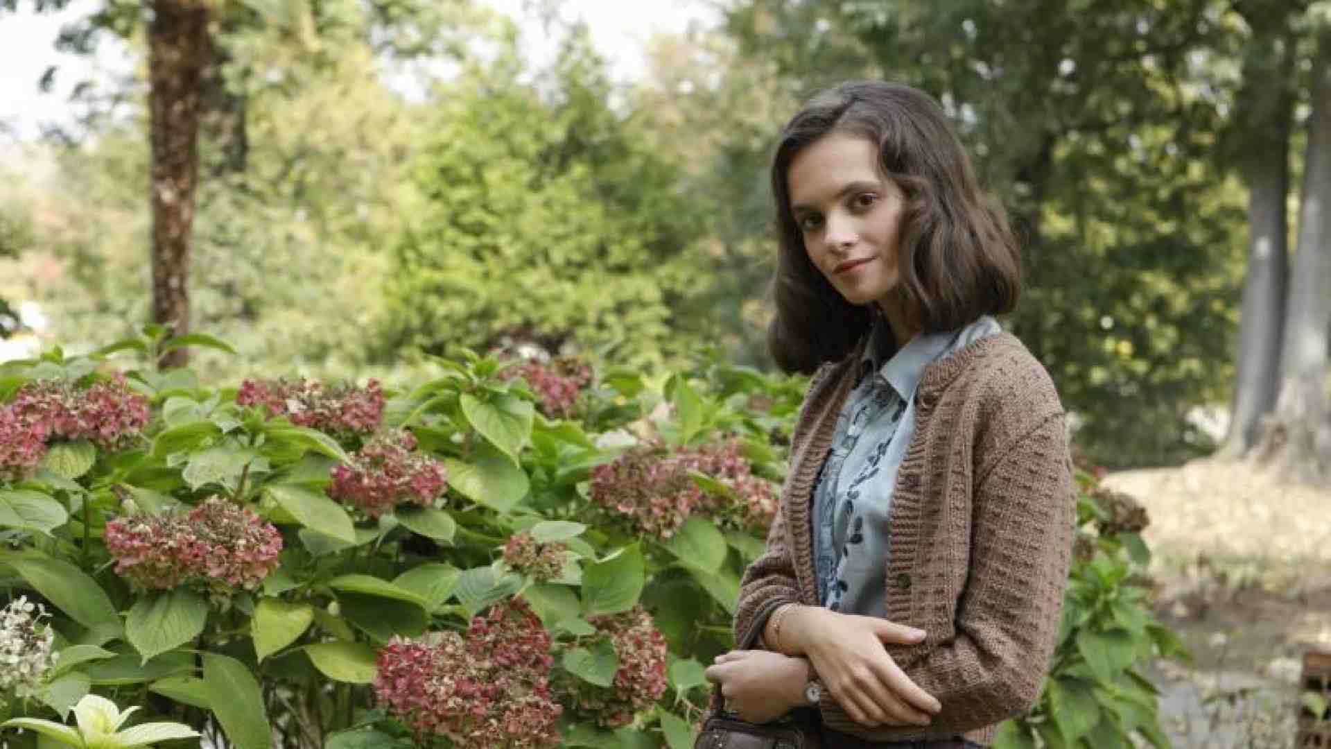 Immagine di Sofia D'Elia è la giovane Alda Merini: «La sua poesia lezione di vita»