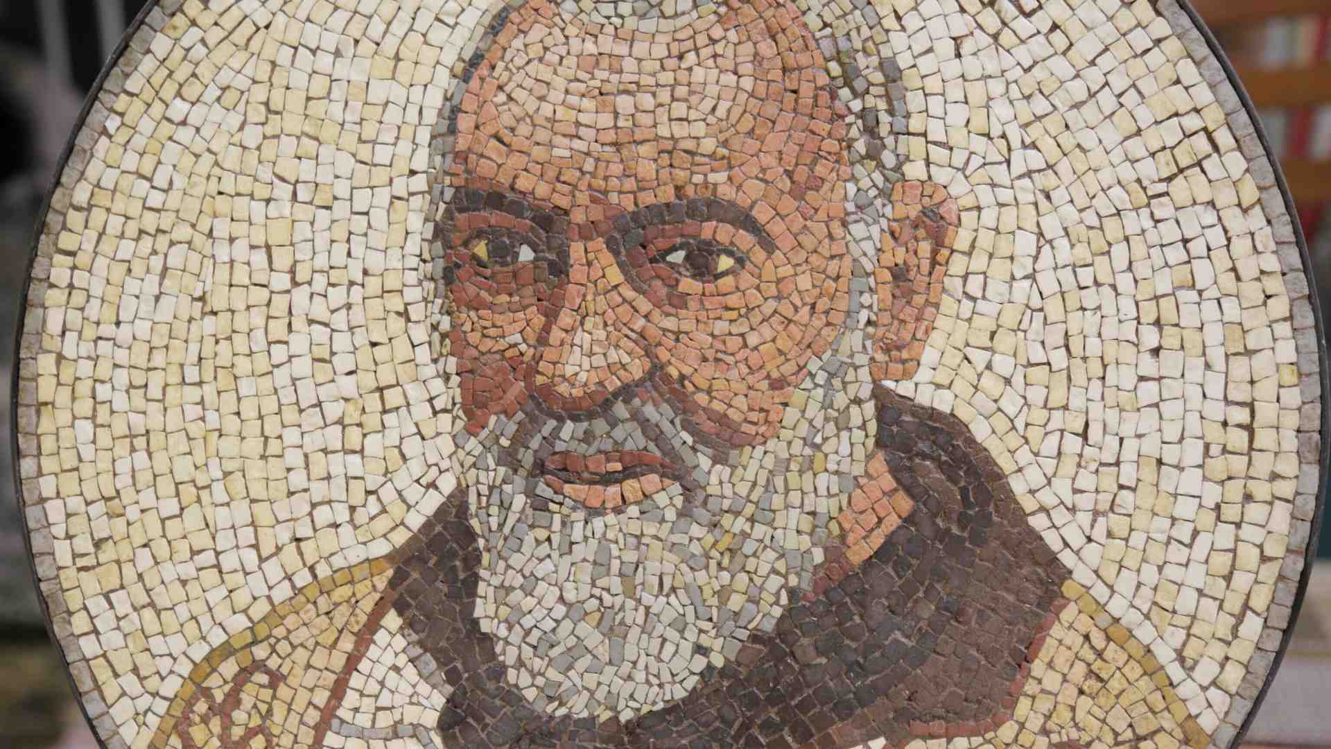 Immagine di Padre Pio è un santo della Madonna, in un libro