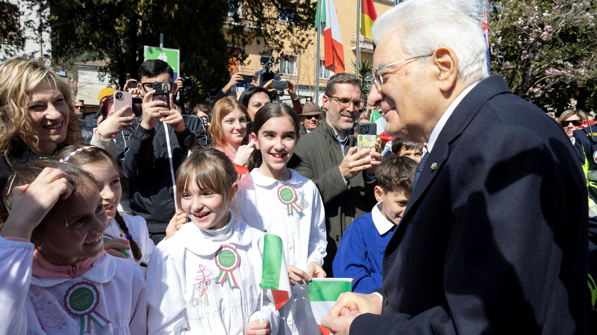 Immagine di Mattarella nel segno di San Benedetto: «Compito della Ue è costruire la pace»