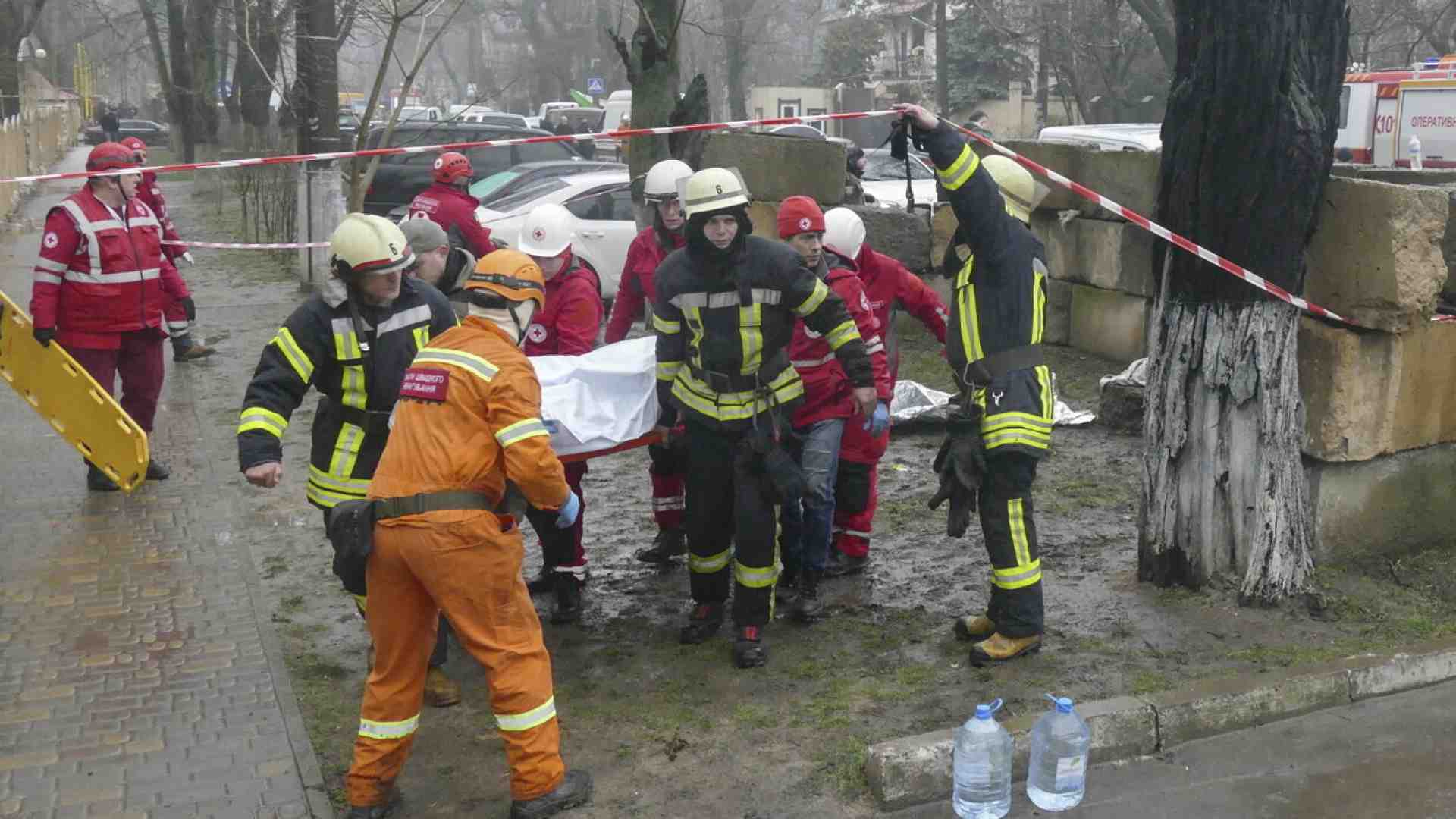 Immagine di Odessa martoriata: morti e feriti dopo l'ennessimo attacco missilistico