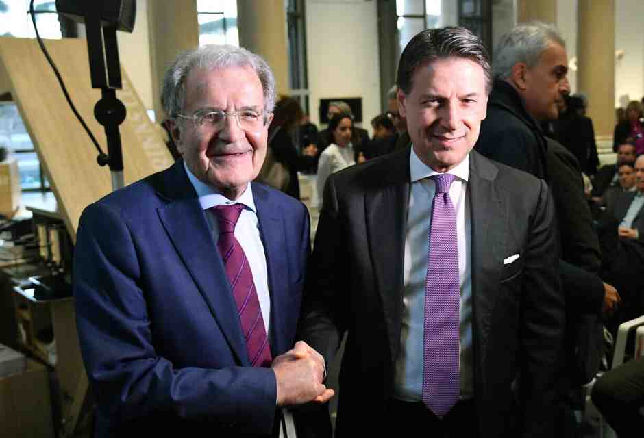 Prodi a Conte: "Unitevi o continuerete a perdere". Differenze e analogie fra i due ex premier