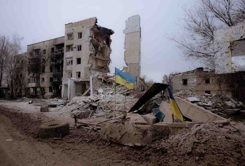 Un edificio distrutto dai bombardamenti russi sulla linea del fronte   a Orichiv, Ucraina  (Andre Alves/Getty Images)&nbsp;<br />