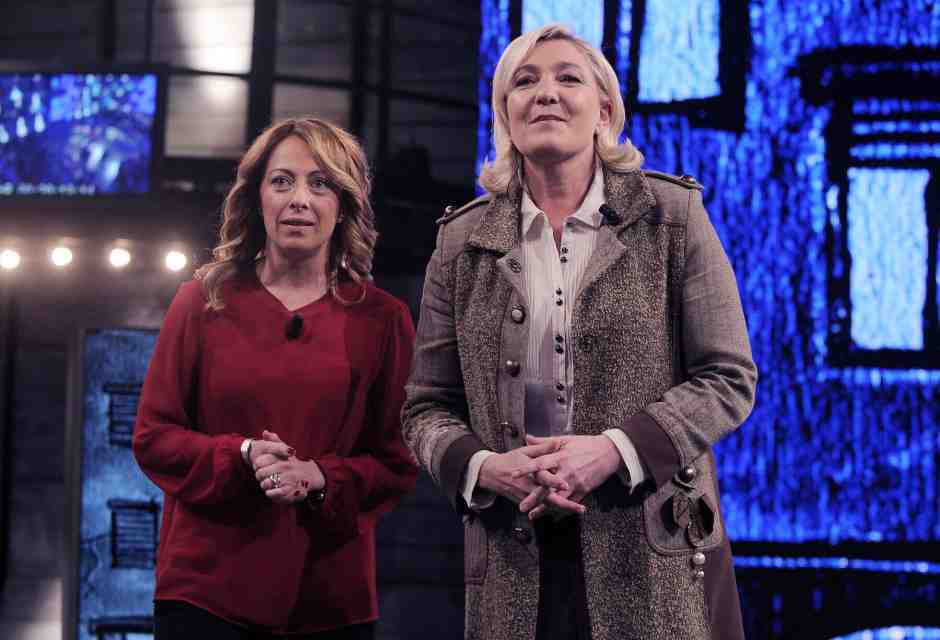 Meloni e Le Pen in uno scatto del 2015 (LaPresse)