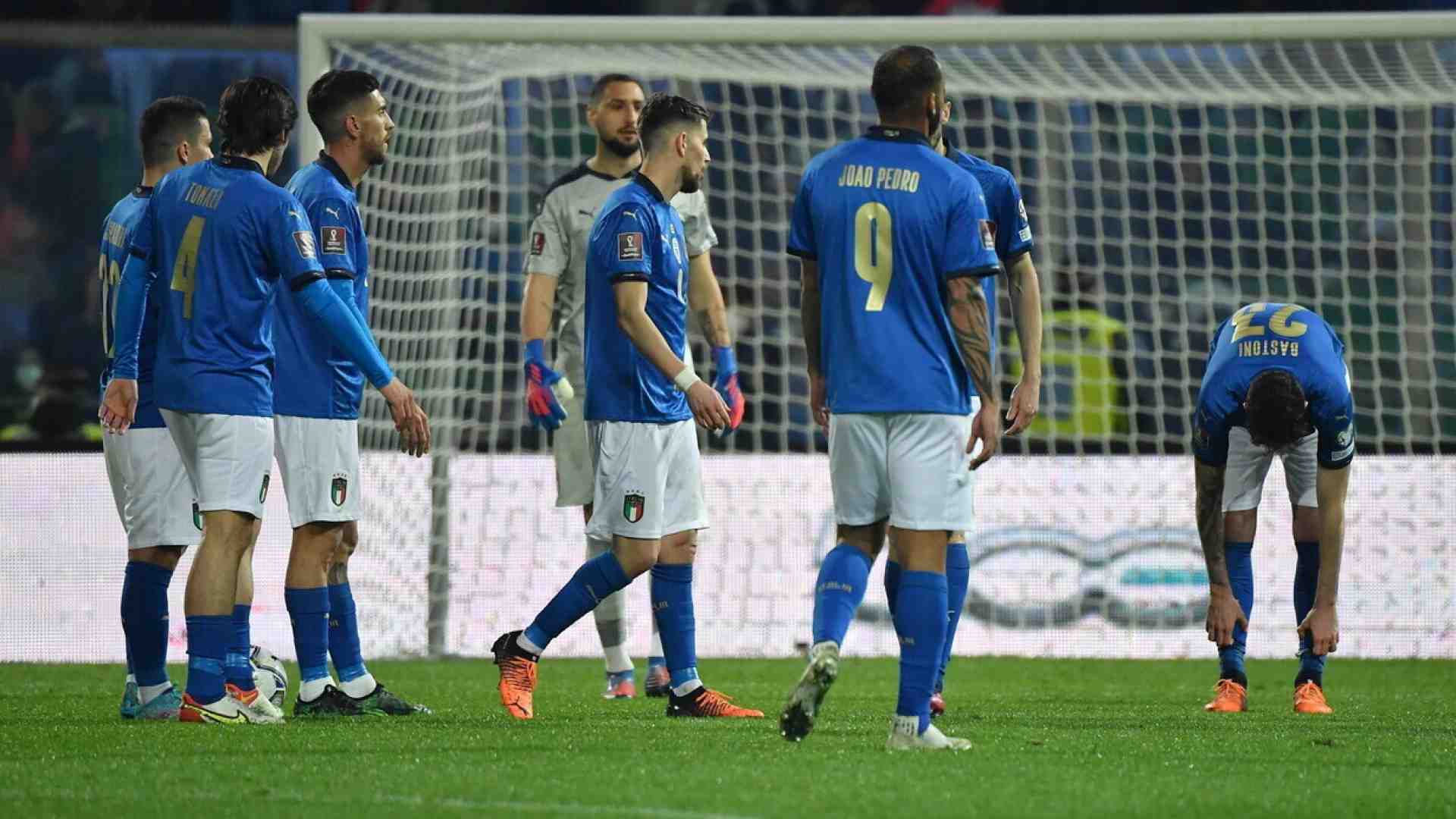 Immagine di Dio, calcio e famiglia: si fa politica anche con le maglie per gli Europei