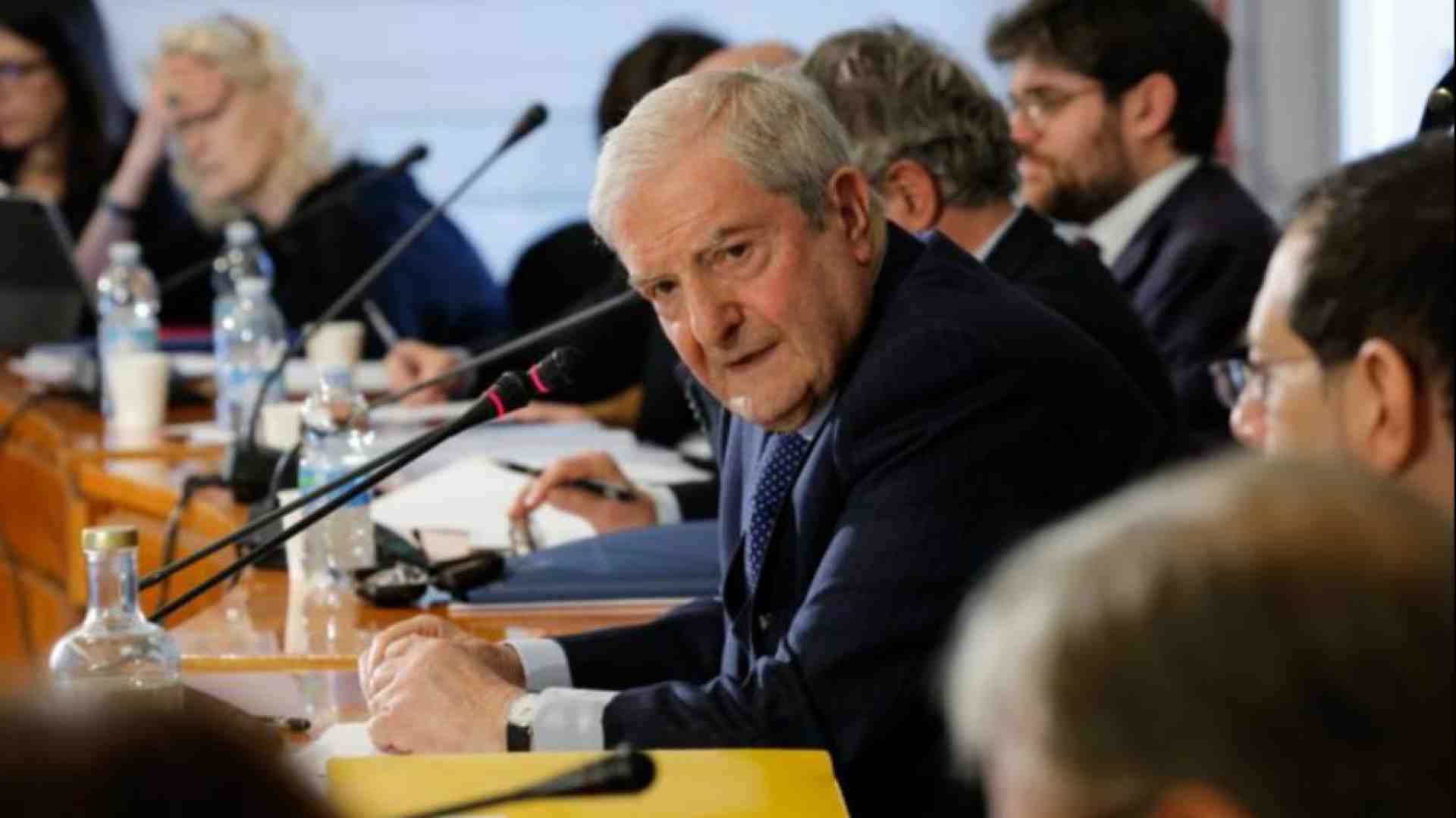 Immagine di Il presidente della Consulta chiede di fare leggi su fine vita e genitori gay