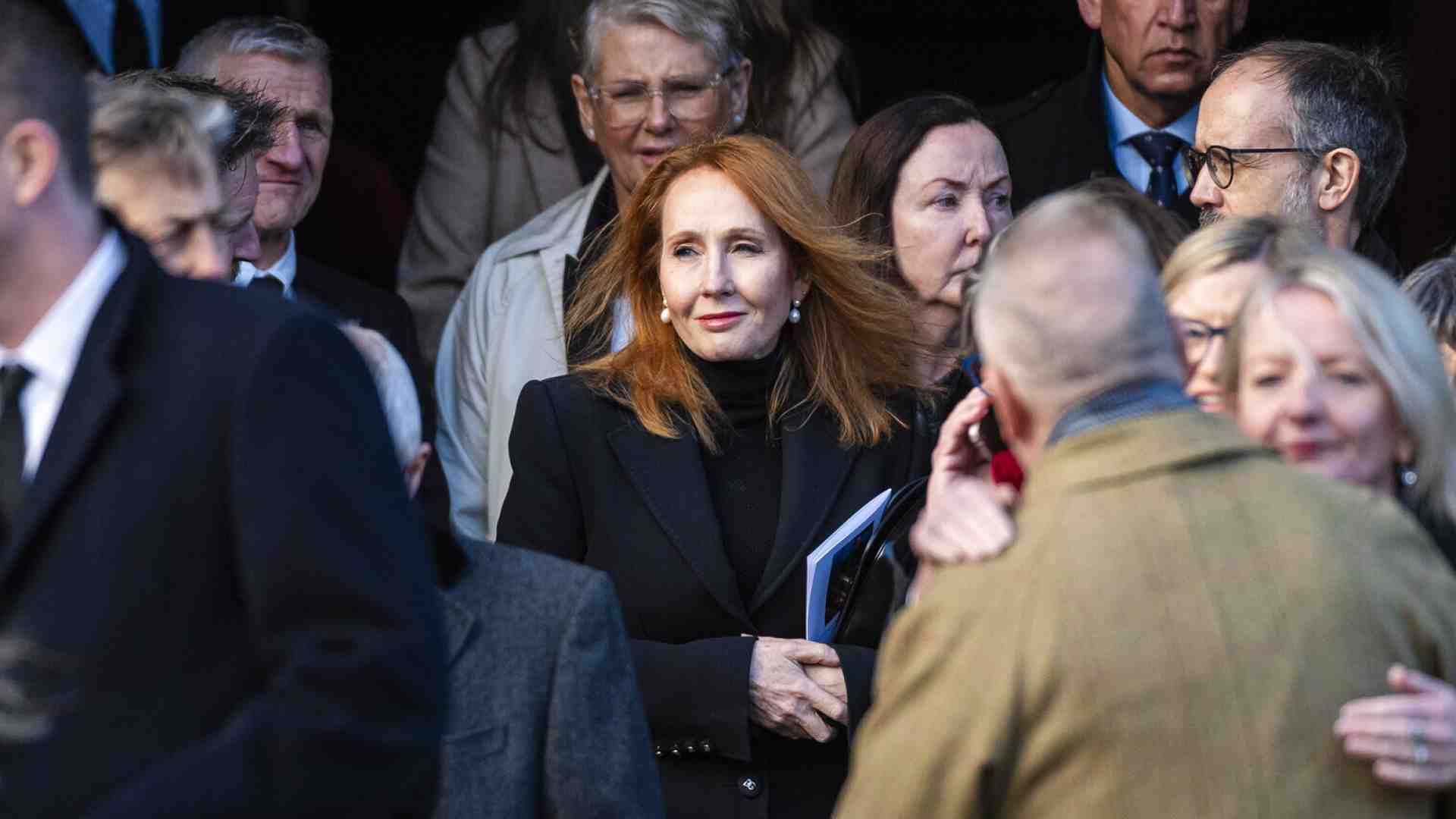 Immagine di “A man is a man”. Rowling non si piegherà al bavaglio del gender