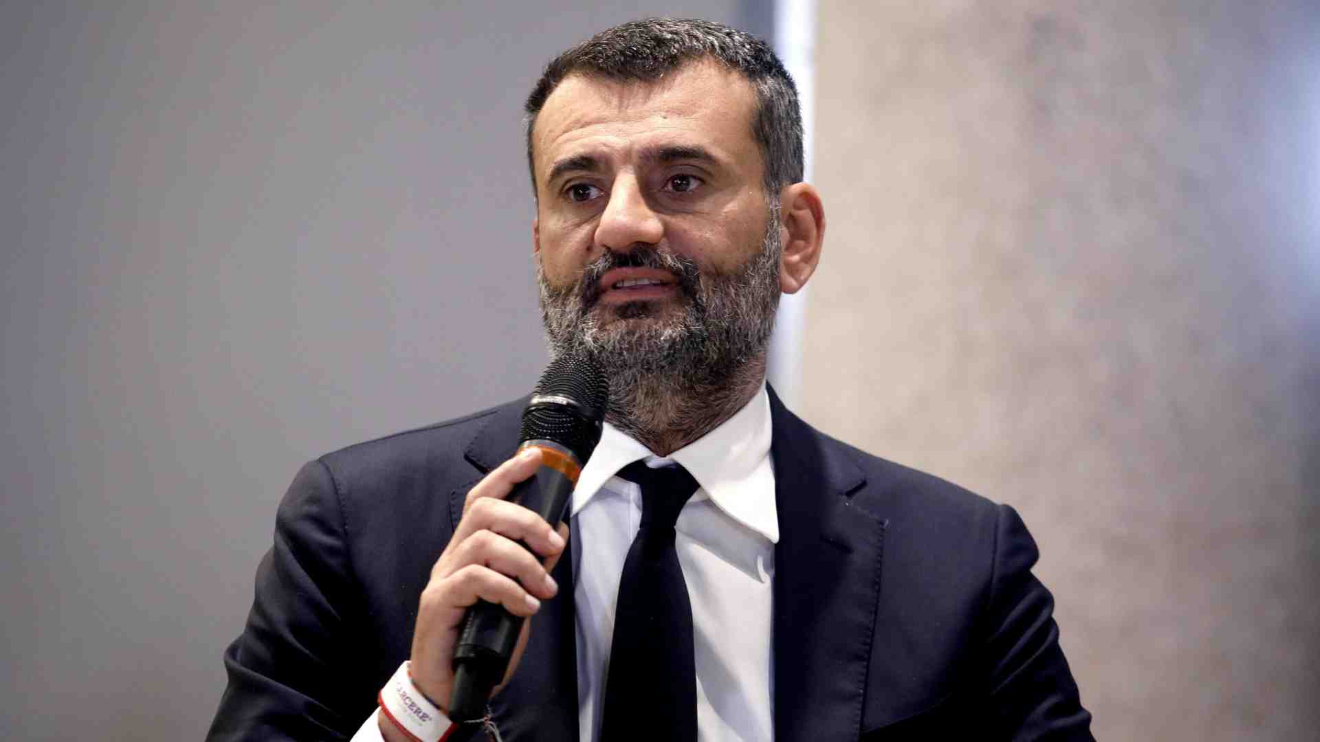 Immagine di Piantedosi manda gli ispettori antimafia a Bari. Il sindaco Decaro: "Atto di guerra"