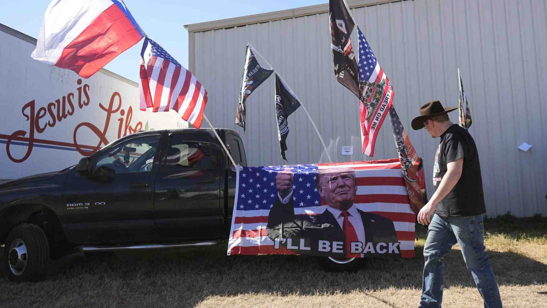 Immagine di I troll russi, Trump e Musk insieme contro “l’invasione” di migranti “voluta” da Biden