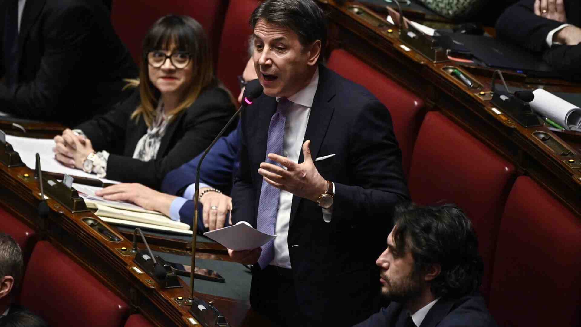 Immagine di Schlein e Conte all'attacco di Meloni: gli interventi alla Camera
