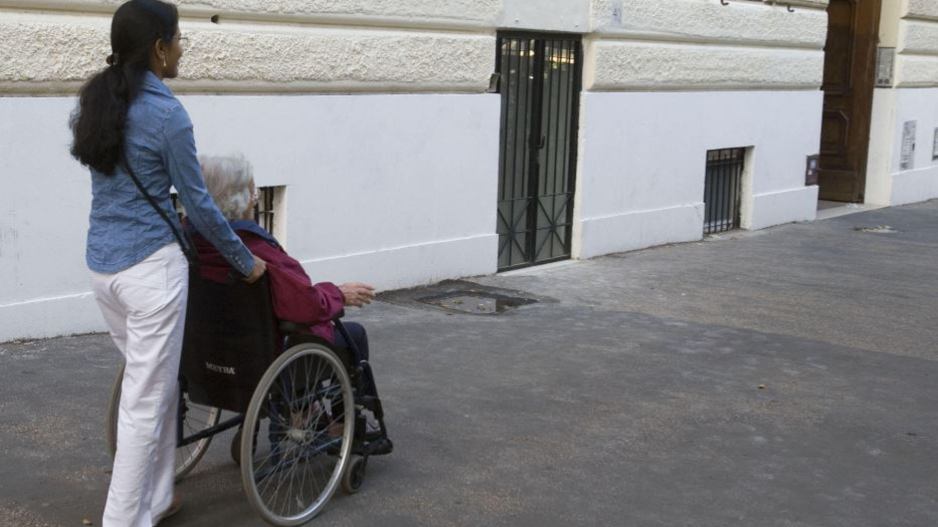 Immagine di Anziani non autosufficienti, in vigore la «riforma che non c'è»
