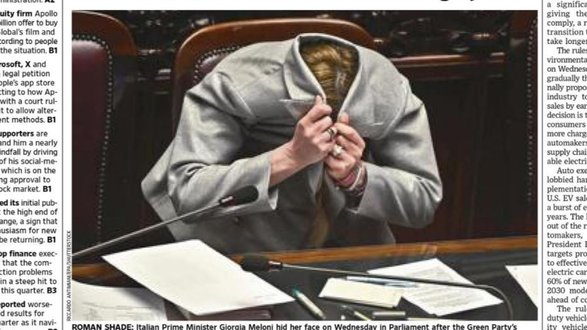 Immagine di Meloni con la faccia nella giacca: la foto sul Wall Street Journal