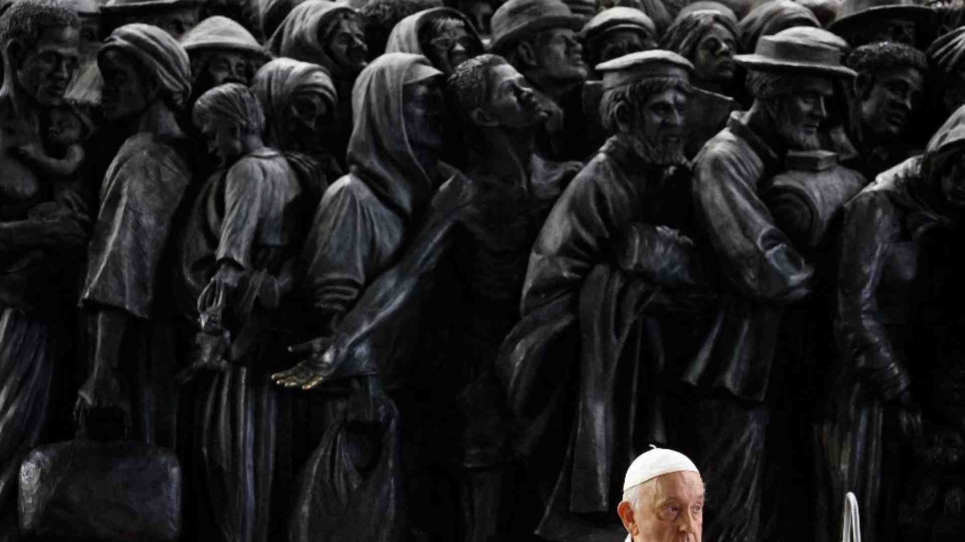 Immagine di Il Papa: «Non dimenticate la vostra dignità, non siete scarto»