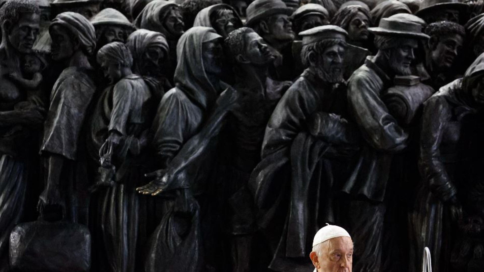 Immagine di Il Papa: «Non dimenticate la vostra dignità, non siete scarto»