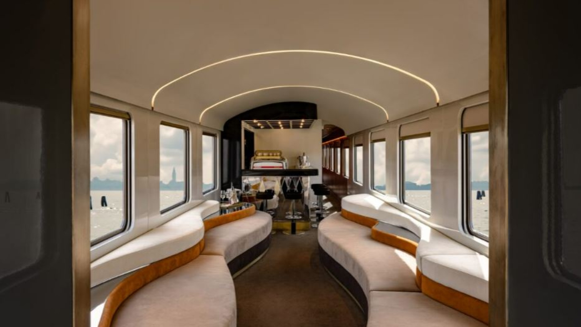 Immagine di Arriva La Dolce Vita Orient Express: il lusso viaggia (lento) sui binari