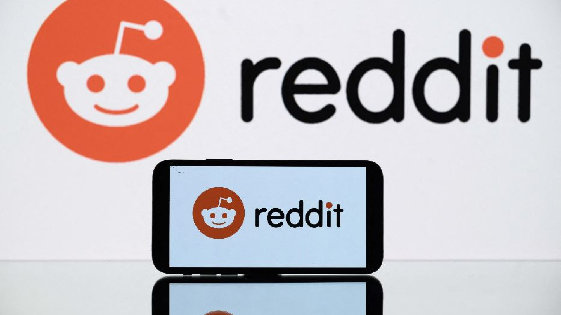 Immagine di Reddit è sempre in perdita, ma intanto va a Wall Street