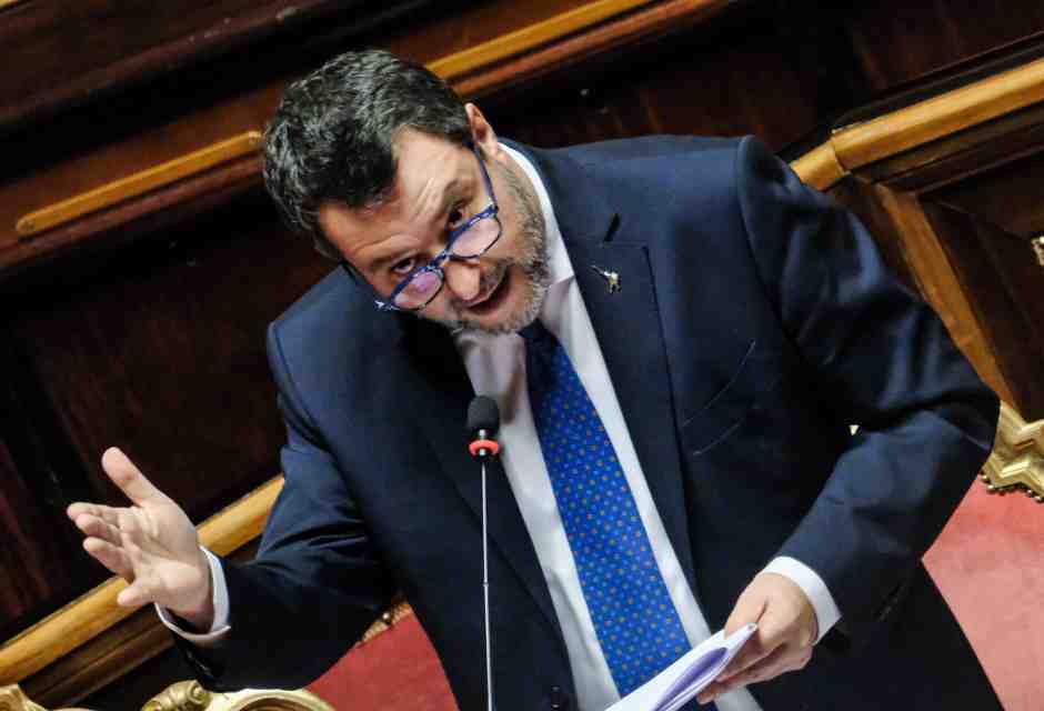 Salvini al federale: "Espulso, chi parla". Luca Zaia: "Ci fai perdere voti con gli show sovranisti"