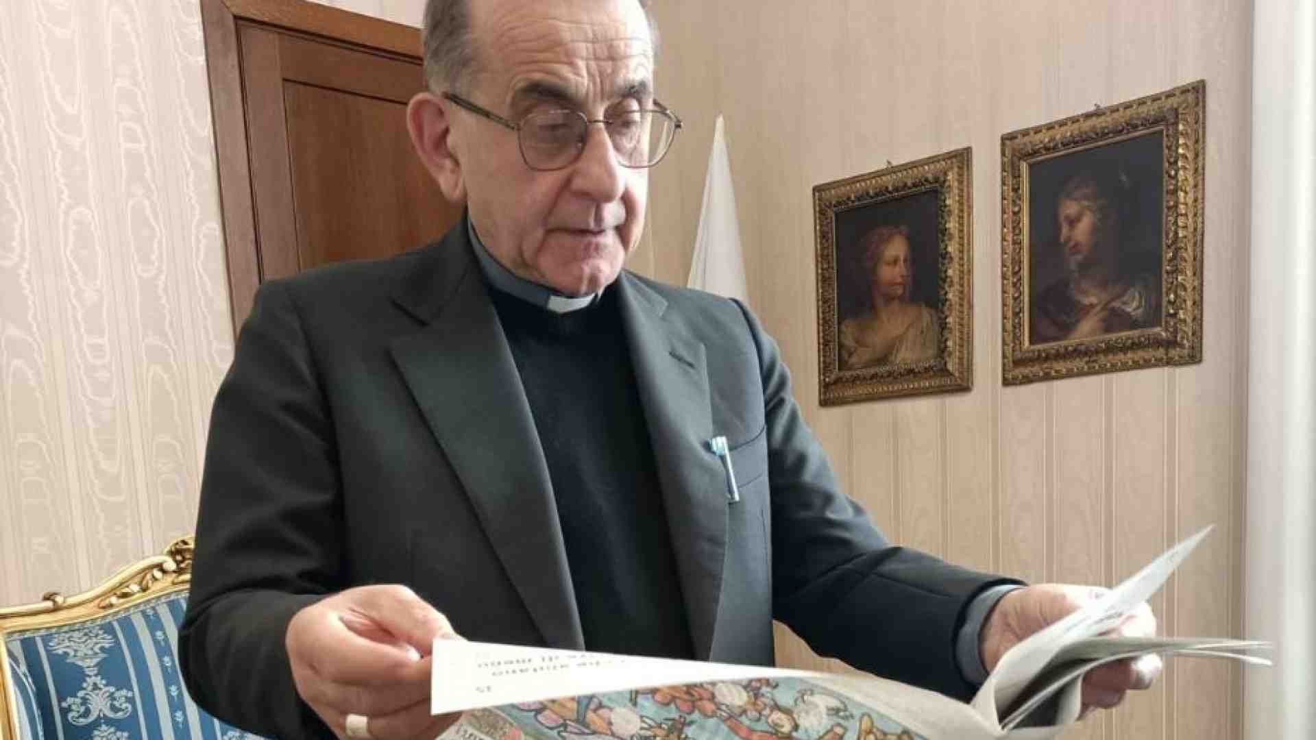 Immagine di Delpini, i cresimandi e Popotus: «Prendetevi cura della Terra»