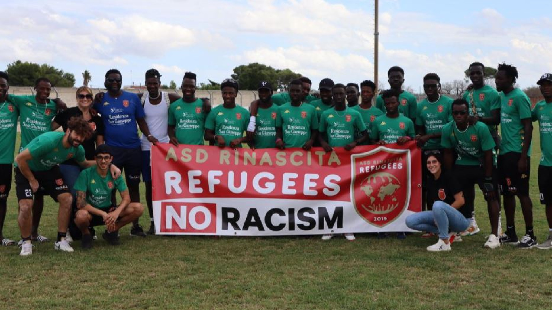 Immagine di Dal barcone al campo, i gol della Rinascita