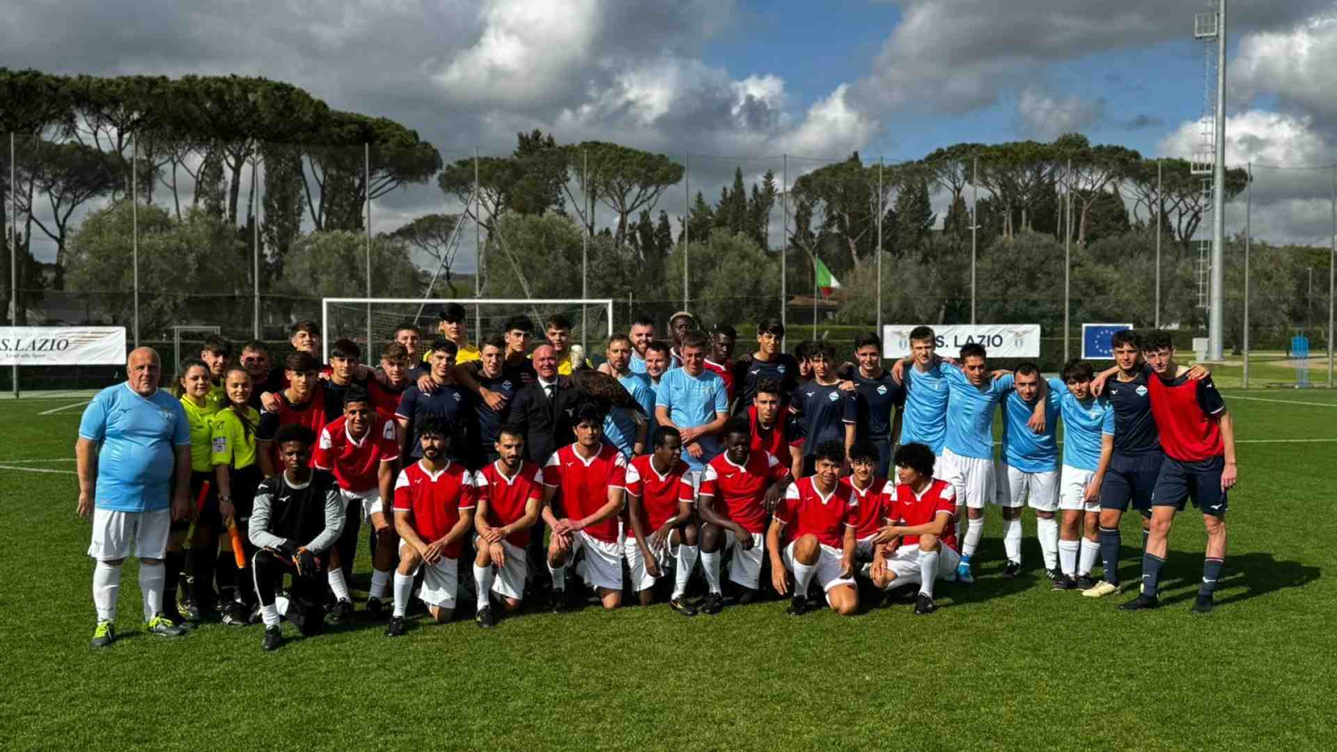 Immagine di La Lazio e la Croce Rossa in campo insieme per rifugiati e migranti