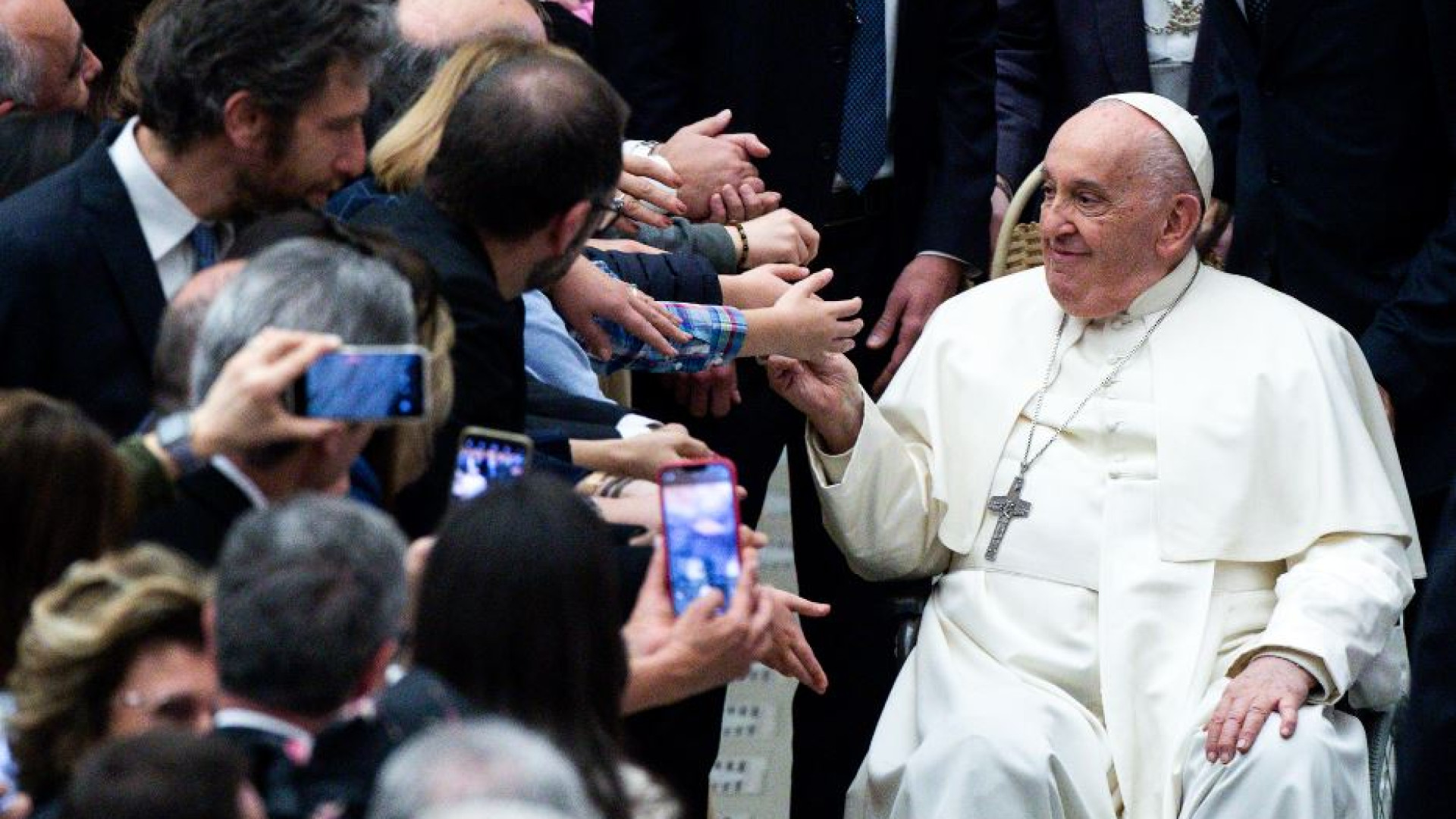 Immagine di Il Papa al mondo Rai: non inseguite gli ascolti a scapito dei contenuti