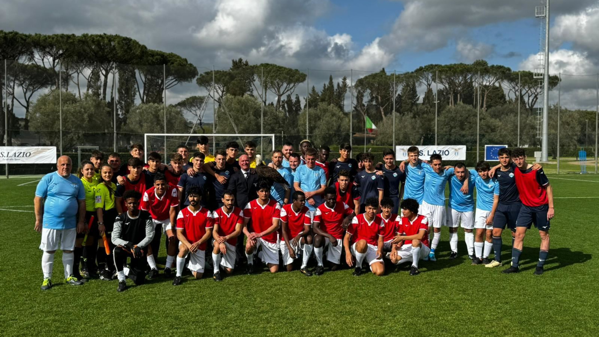 Immagine di La Lazio e la Croce Rossa in campo insieme per rifugiati e migranti