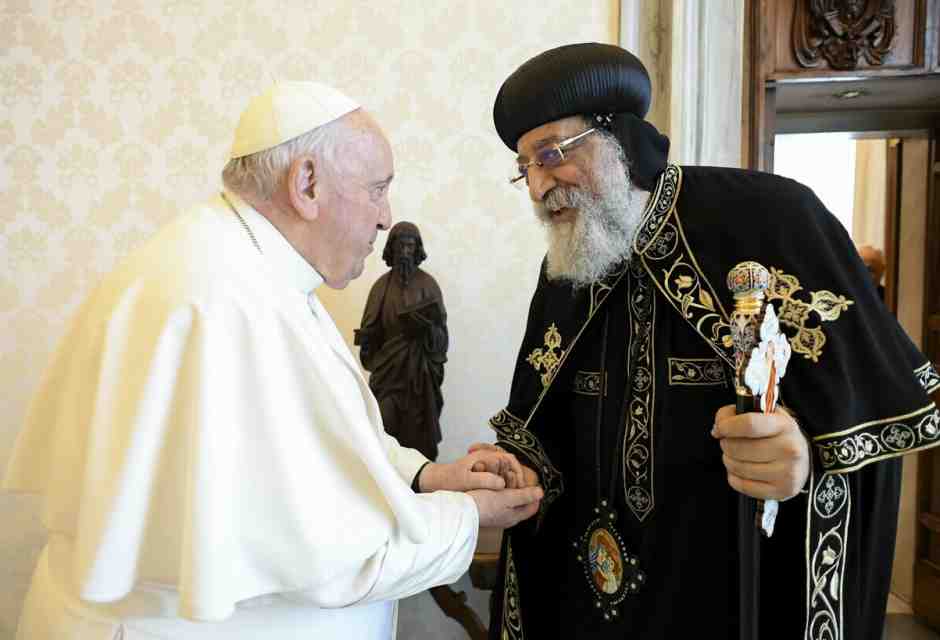 Papa Francesco e Tawdros II (ansa)
