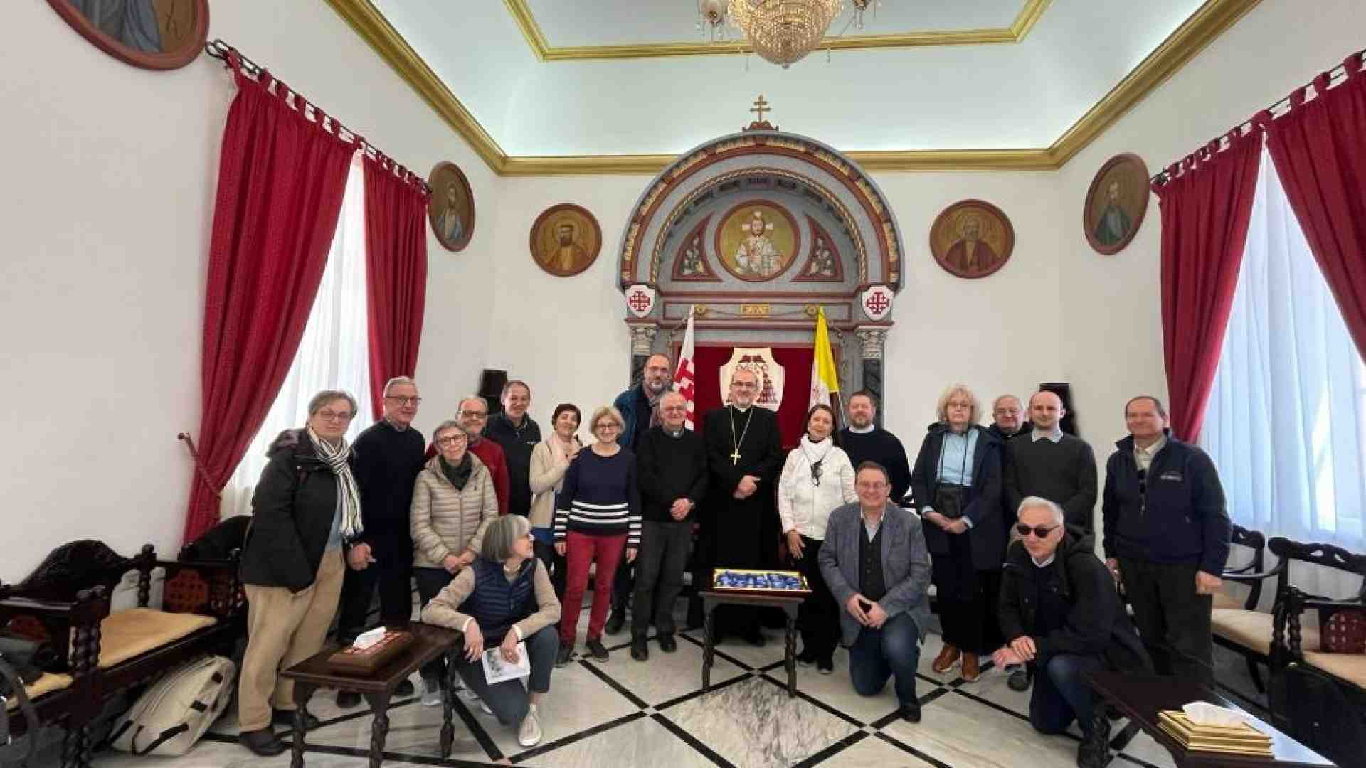 Immagine di Coi pellegrini dell'Ambrosianeum a Gerusalemme: «Siamo qui per la pace»