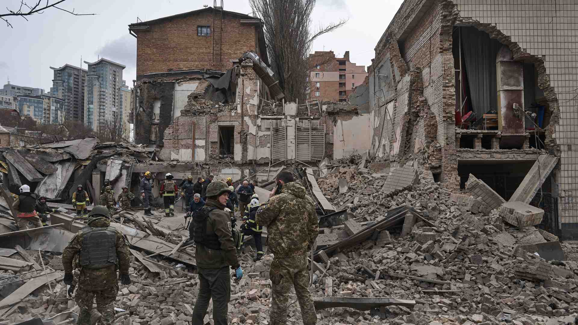 Immagine di La Russia ha ripreso a bombardare a tappeto tutta l'Ucraina. L'attacco a Kyiv