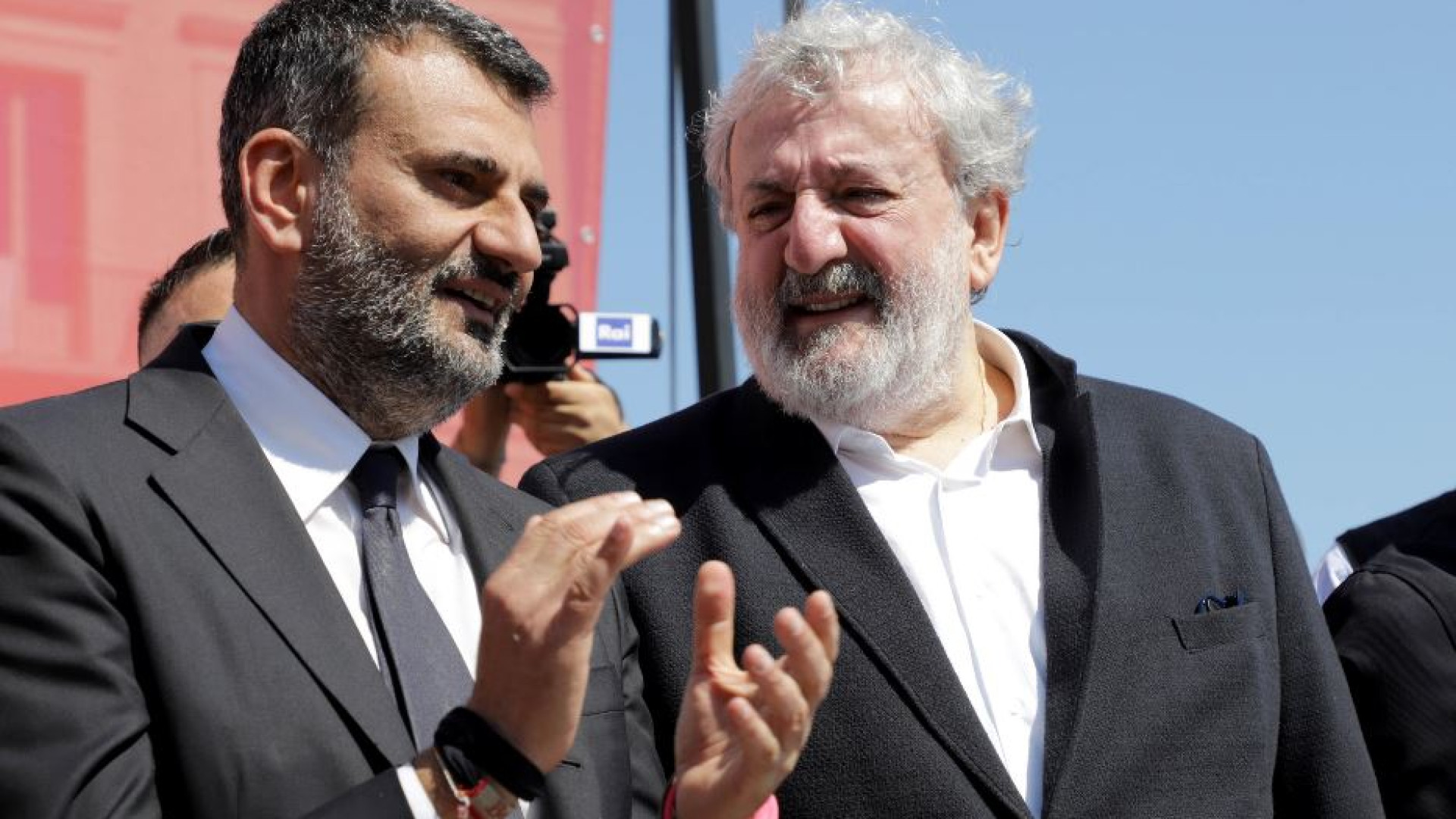Immagine di Decaro smentisce Emiliano: «Mai stato a casa della sorella del boss»