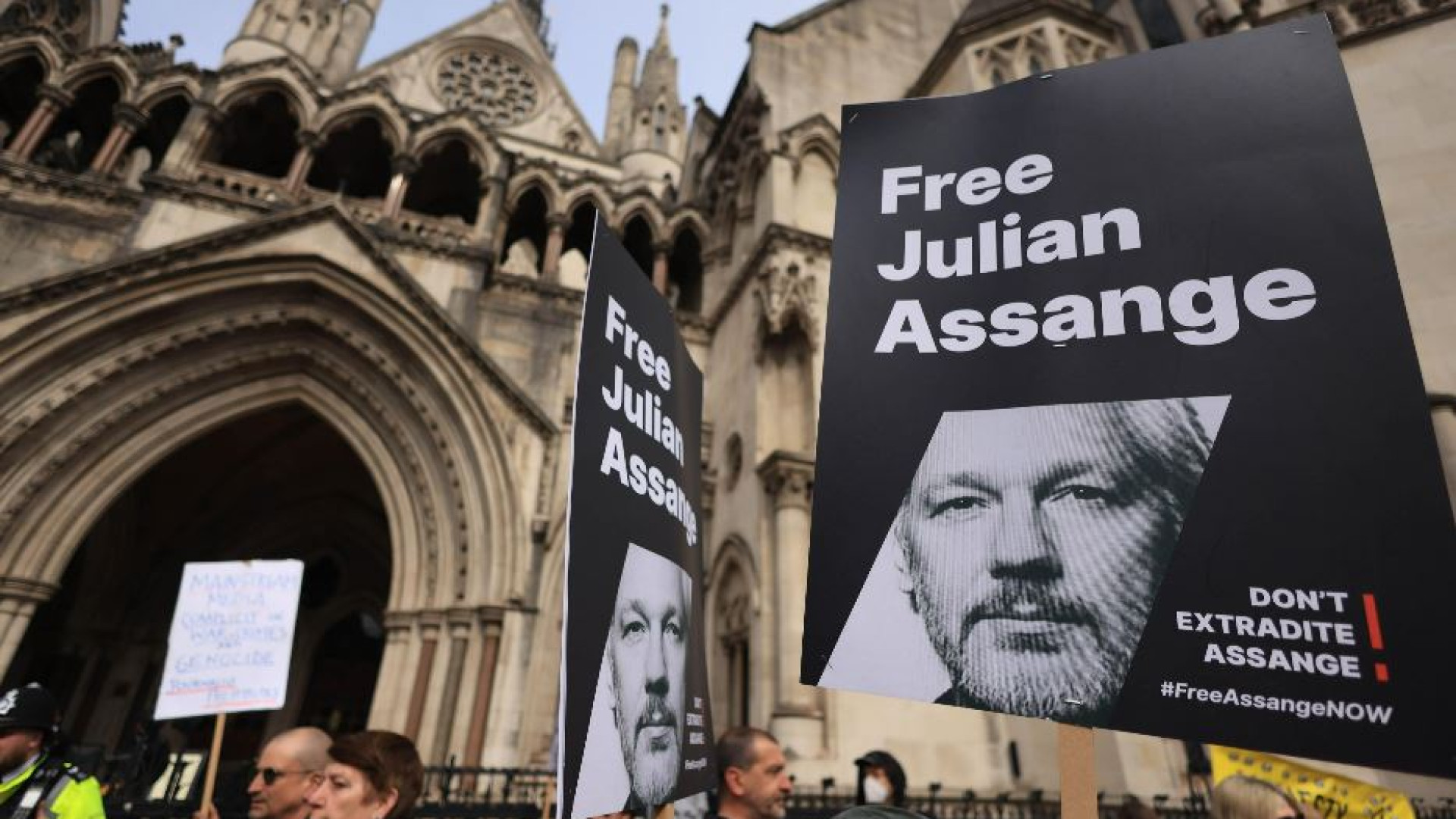 Immagine di Assange, sì all'appello. È l'ultima (flebile) chance per evitare l'estradizione