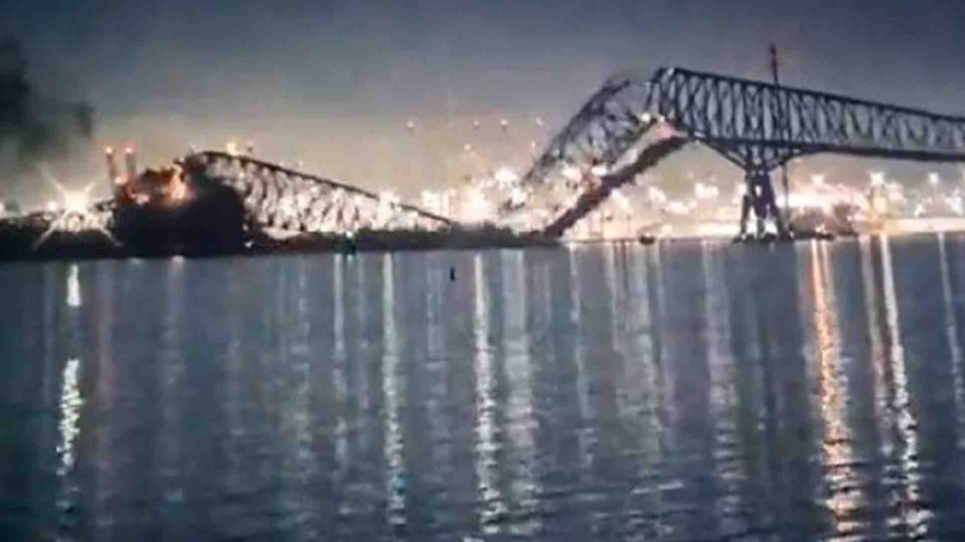 Immagine di La nave, l'urto contro il pilone, il crollo del ponte: cosa è successo a Baltimora