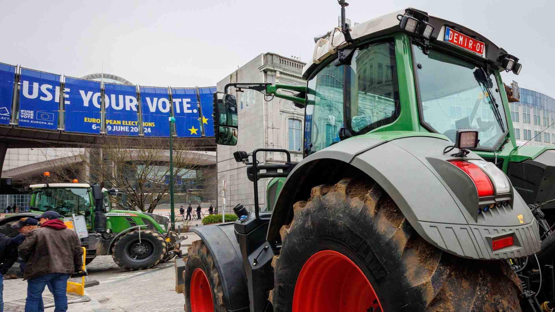 Immagine di Più deroghe ambientali e meno controlli: prima vittoria per i trattori