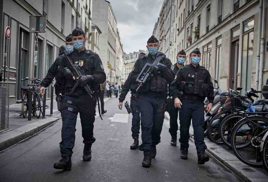 Polizia armata vicino all'ex redazione di Charlie Hebdo a Parigi, Francia (Foto di Kiran Ridley/Getty Images)<br /> <br />