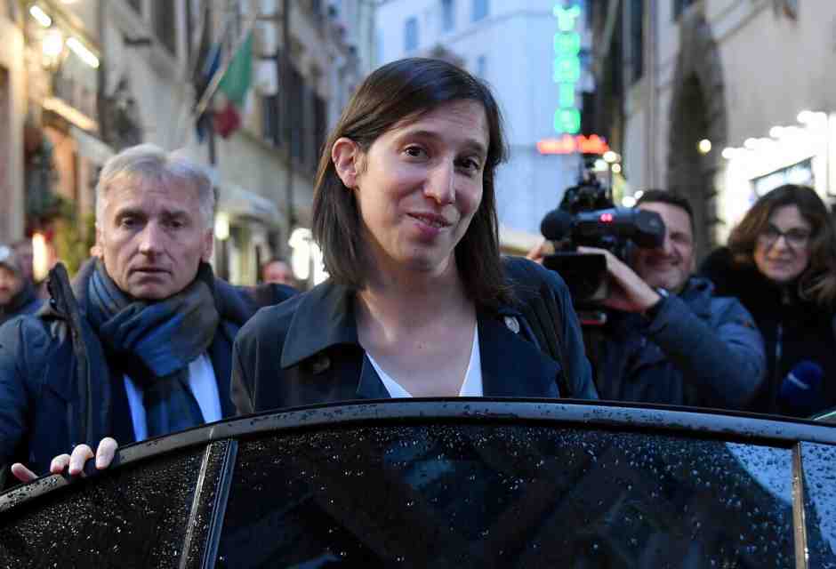 Schlein: "Con me in lista il Pd su di 2 punti". Ma è rivolta. Ufficiali le candidature di Decaro e Annunziata