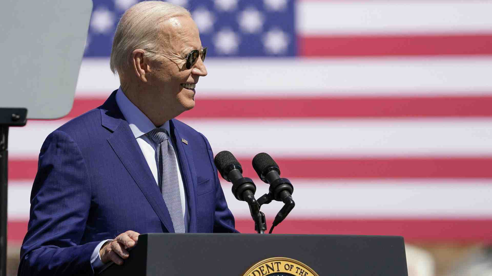 Immagine di Tra selfie, fondi e celebrità, Obama e Clinton vanno in soccorso di Biden