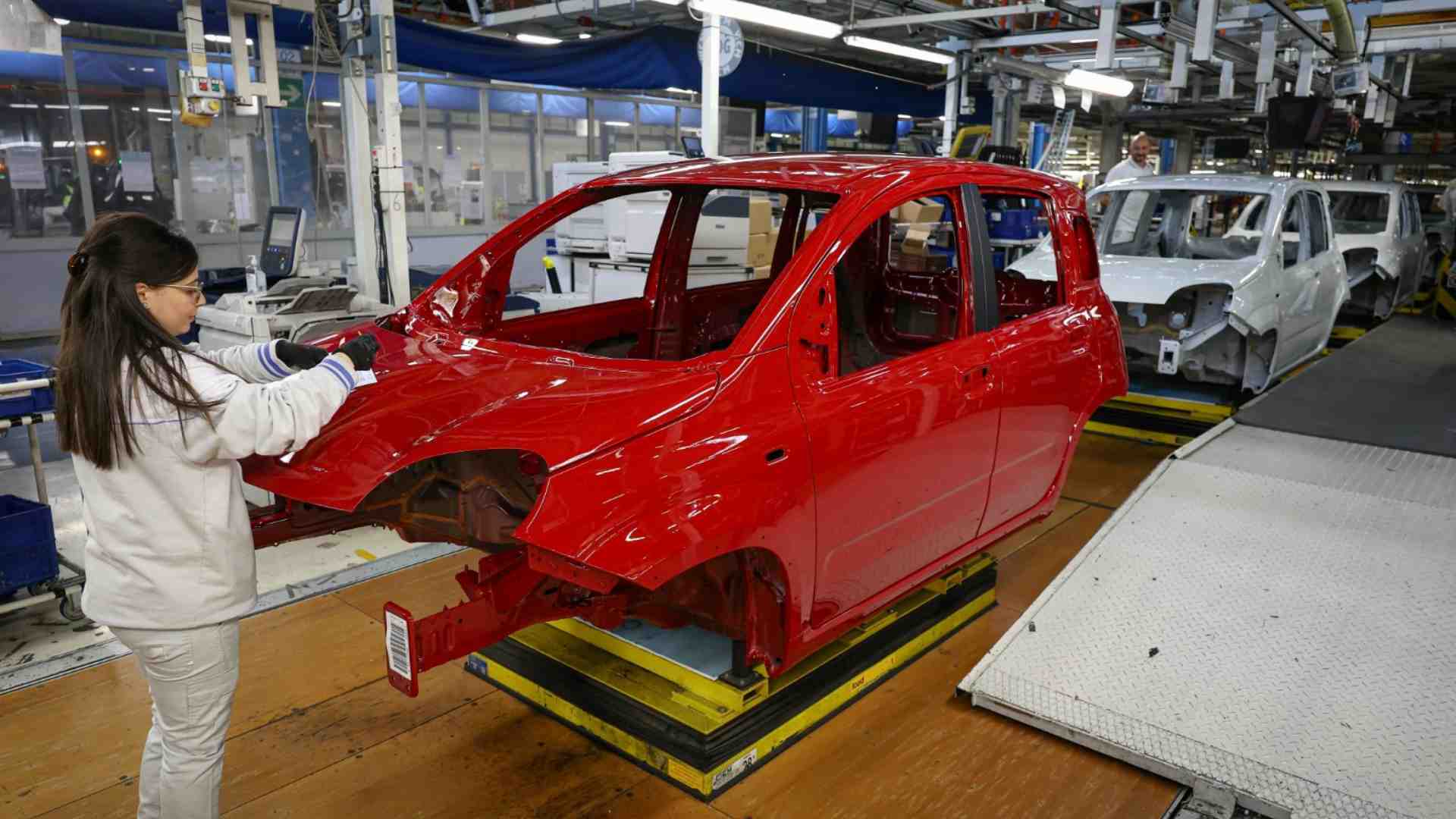 Immagine di Serviranno 26 anni per svecchiare il parco auto italiano