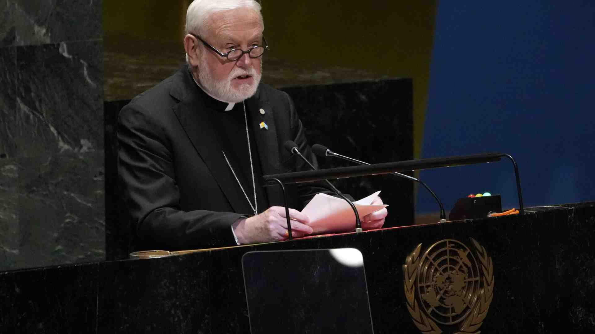 Immagine di Il "ministro degli Esteri" Vaticano chiarisce il Papa: "Noi sosteniamo l’integrità territoriale dell’Ucraina"