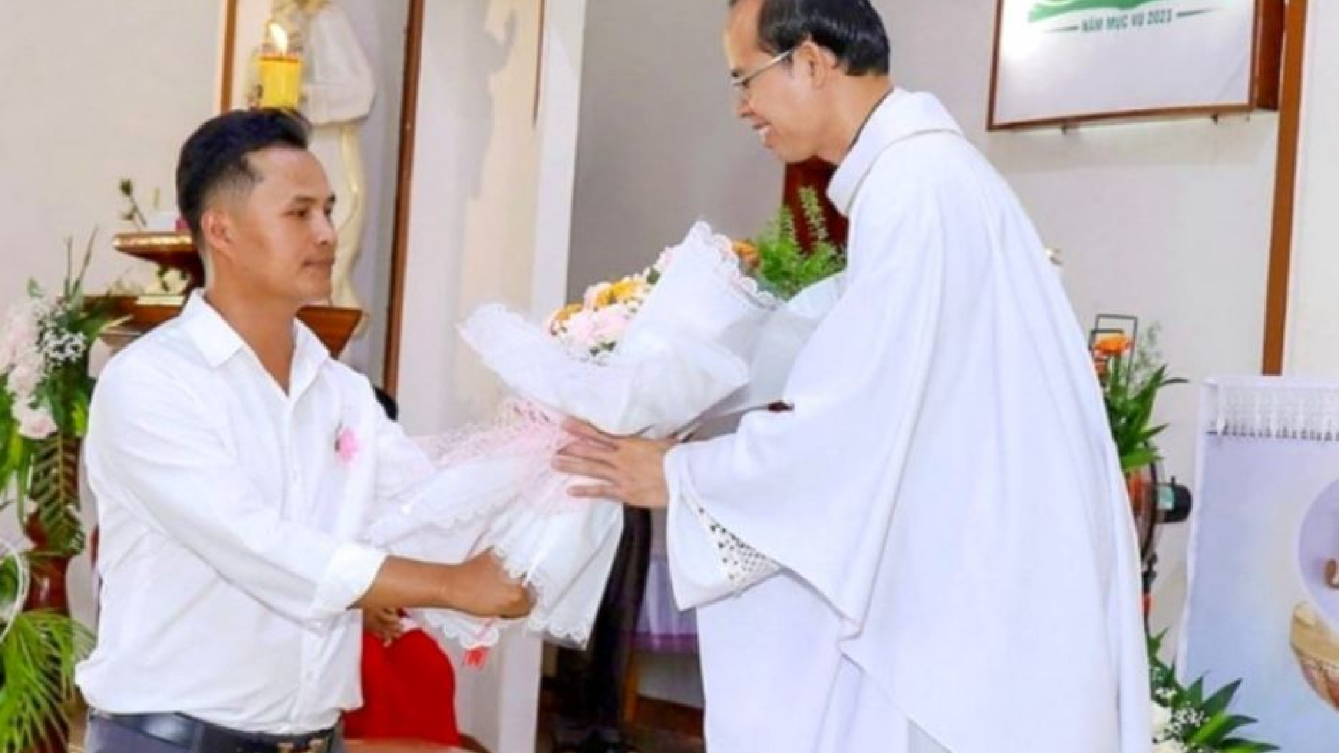 Immagine di Aiutato dai cristiani che perseguitava giovane vietnamita chiede il Battesimo