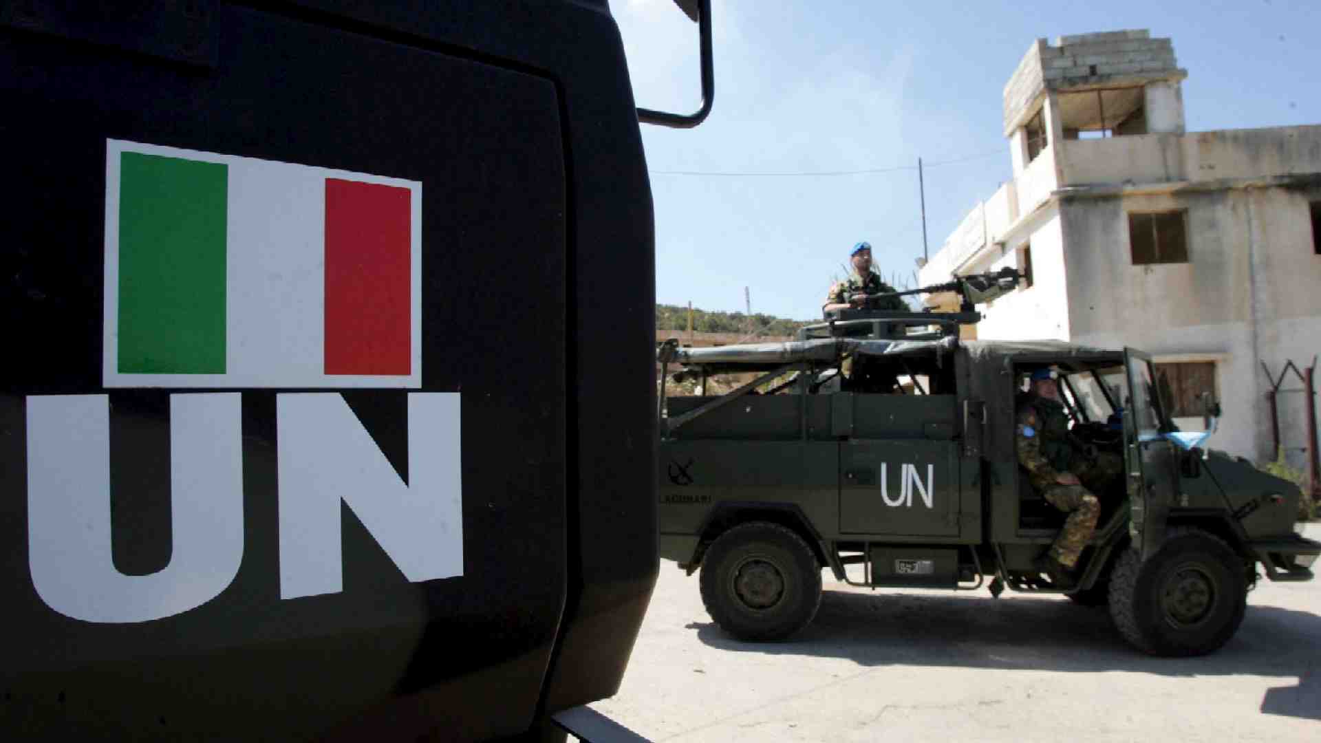 Immagine di Meloni: «In prima linea contro l'escalation». Più militari in Libano