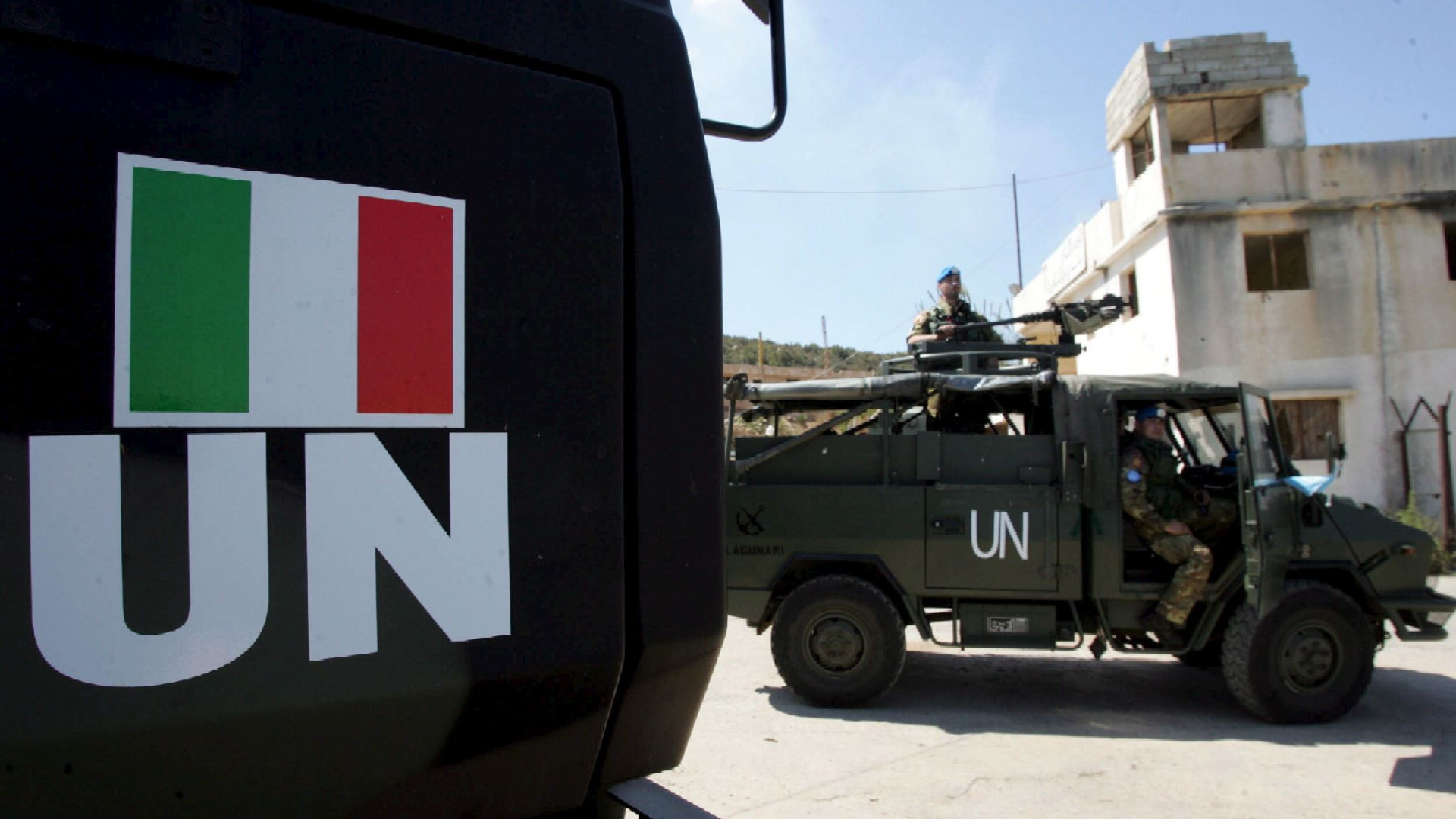 Immagine di Meloni: «In prima linea contro l'escalation». Più militari in Libano