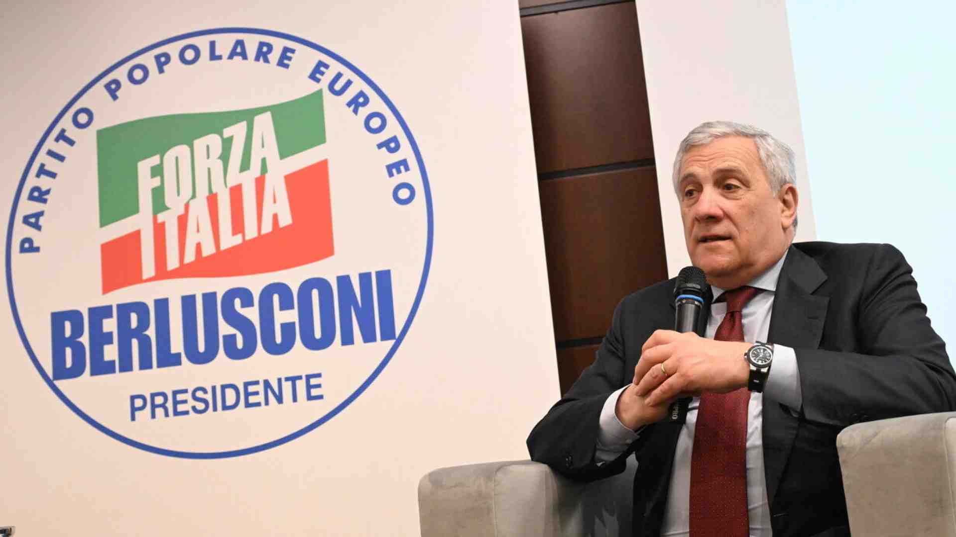 Immagine di Forza Italia supera di nuovo la Lega nei sondaggi